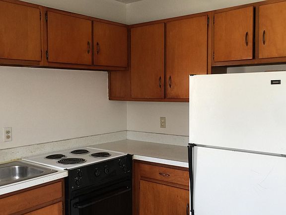 2nd image of 501 Dickson St APT 4