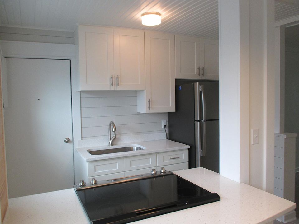 1st image of 222 2nd Ave E #9