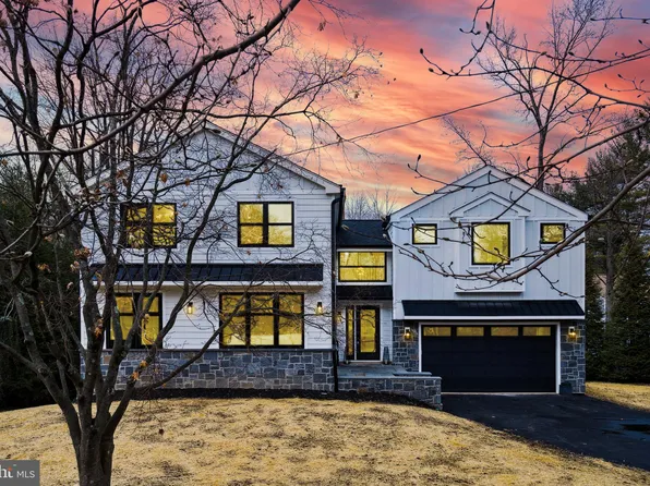 208 Comrie Dr, Villanova, PA 19085