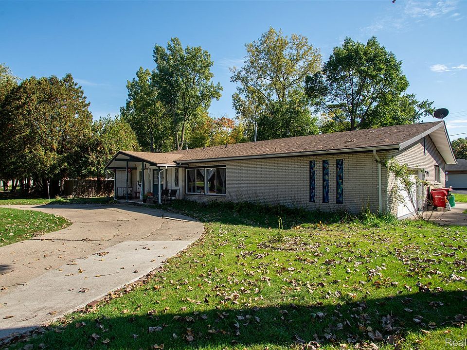19655 Saxton Ave, photo 2