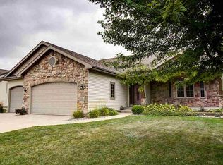 306 N Ridge Dr, Waunakee, WI 53597