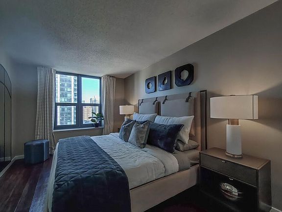 3rd image of 717 N Dearborn St #1302