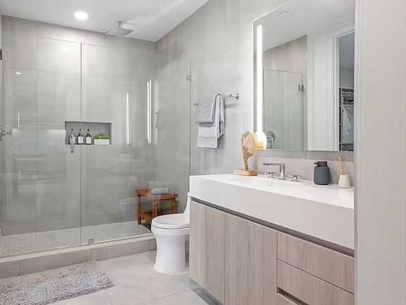 5th image of 135 NW 24th St #111