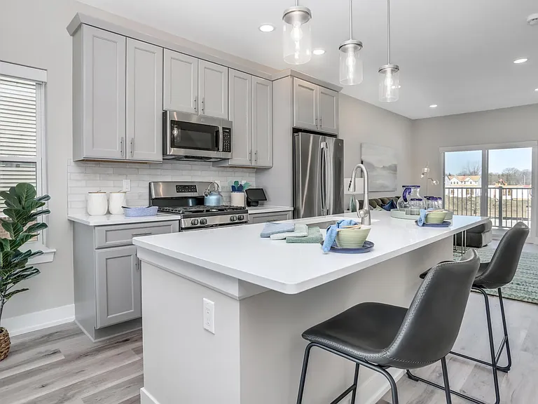 777 Canterbury Ln — Photo 8