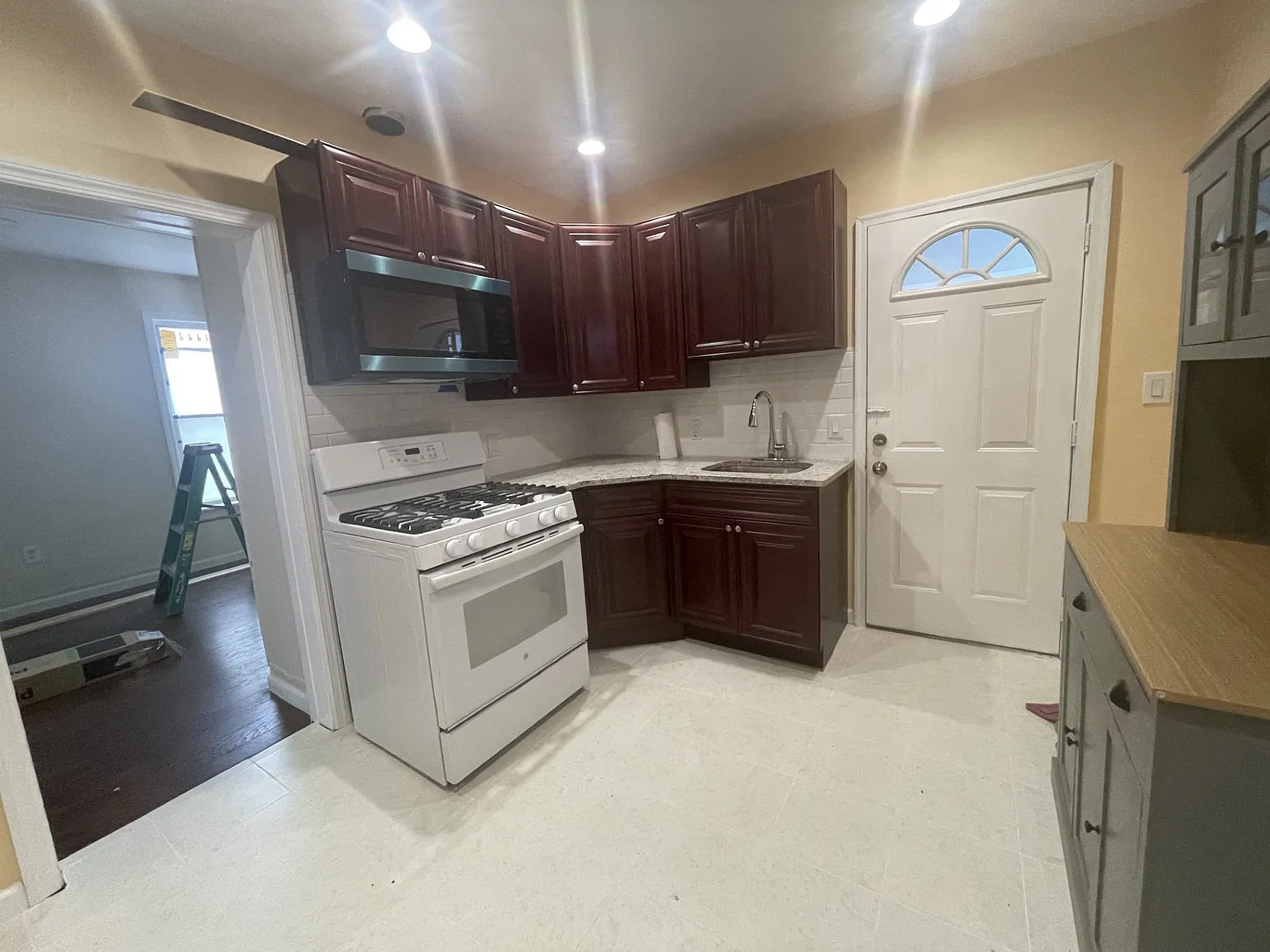 3 bed, 1.5 bath, $3,300 — Photo 2