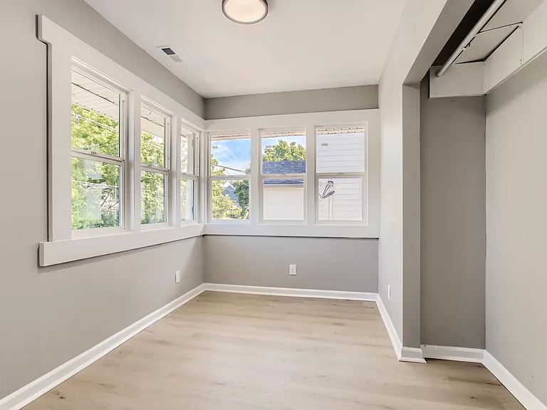 Upper Bedroom #5