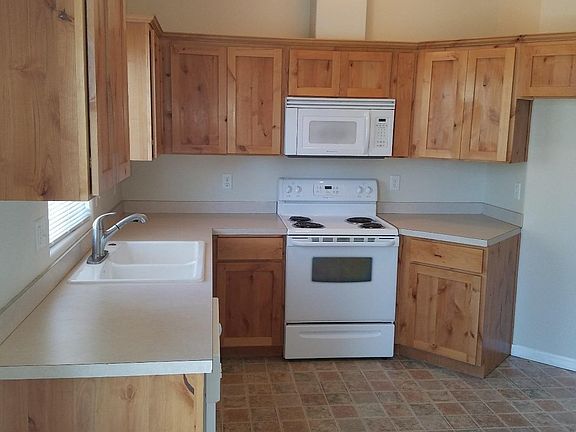 4th image of 2733 NE Carriage Ln