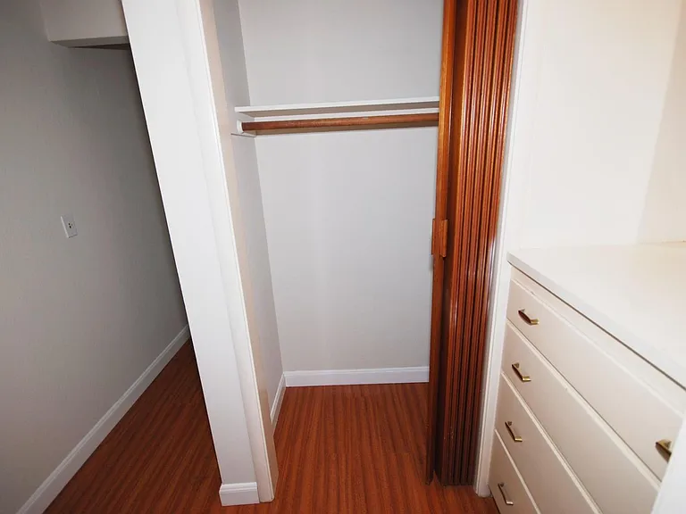 1209 Bellevue Av. — Photo 8
