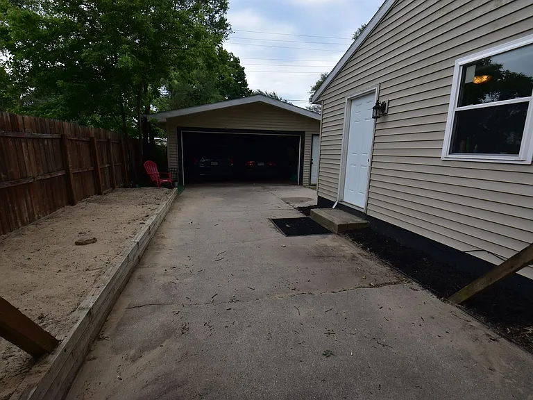 1332 Browne Ln — Photo 3