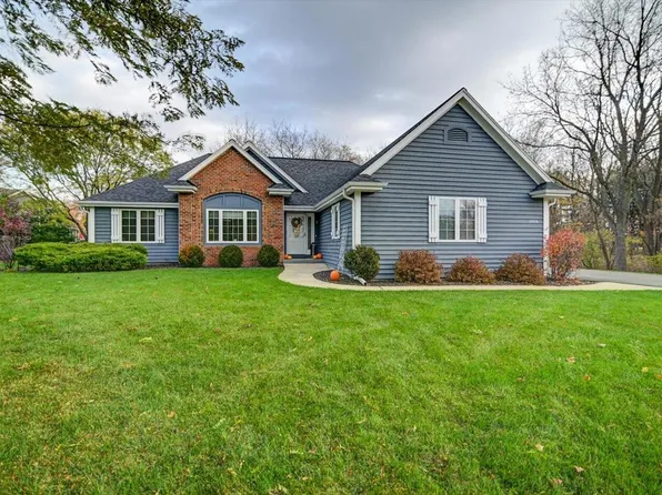 1958 Hillcrest DRIVE, Delafield, WI 53018