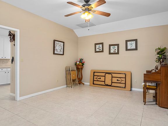 4th image of 311 Oak Crest Dr