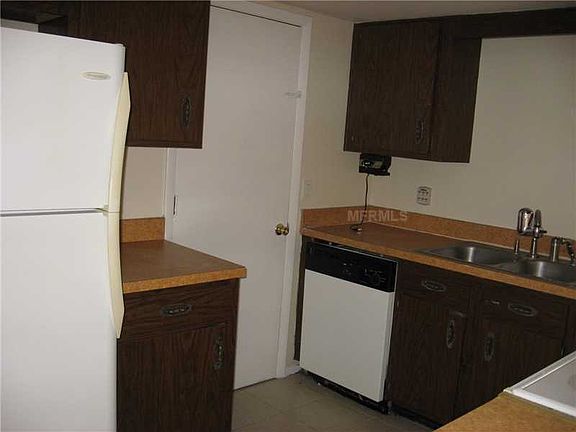3rd image of 1062 Kenmore St