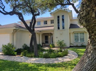 1915 Crescent Dr, Rockport, TX 78382