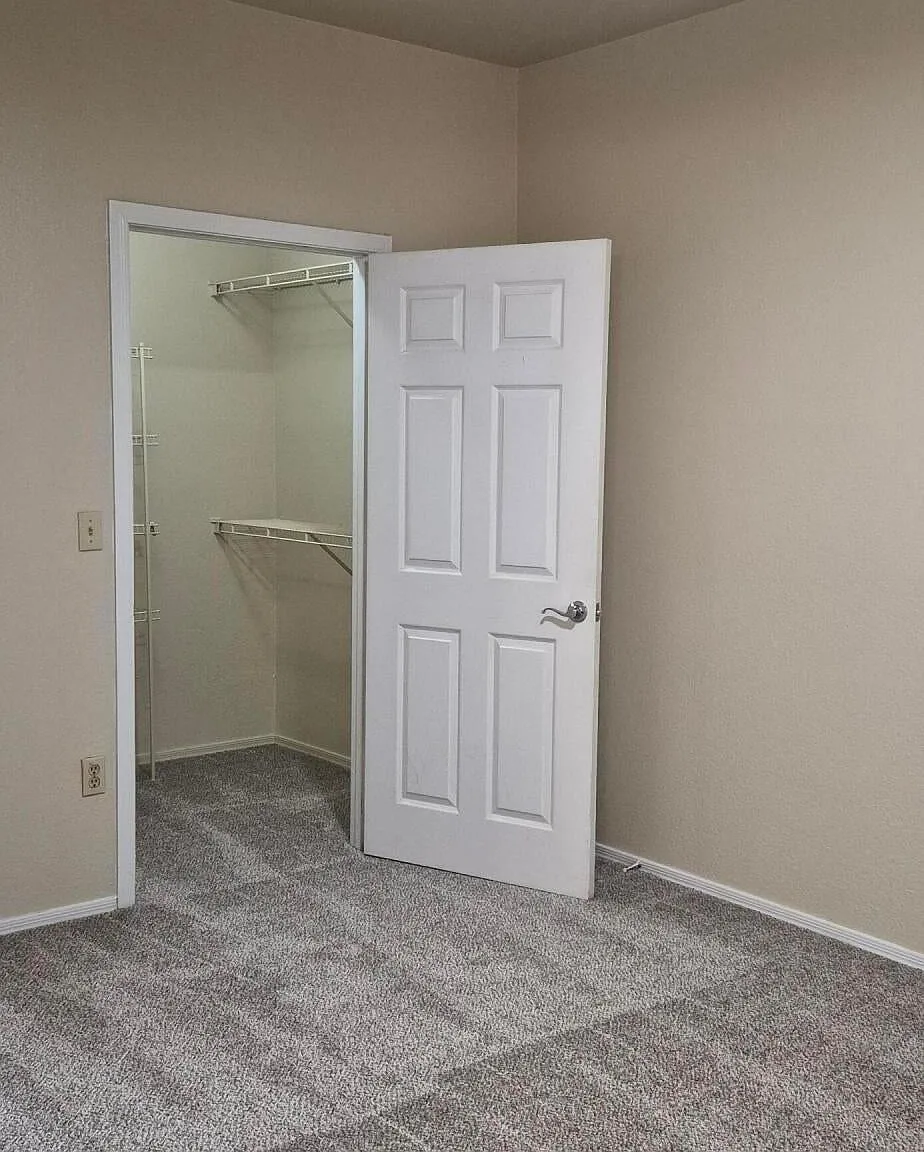 2 bed, 996 sqft, $1,575 — Photo 2