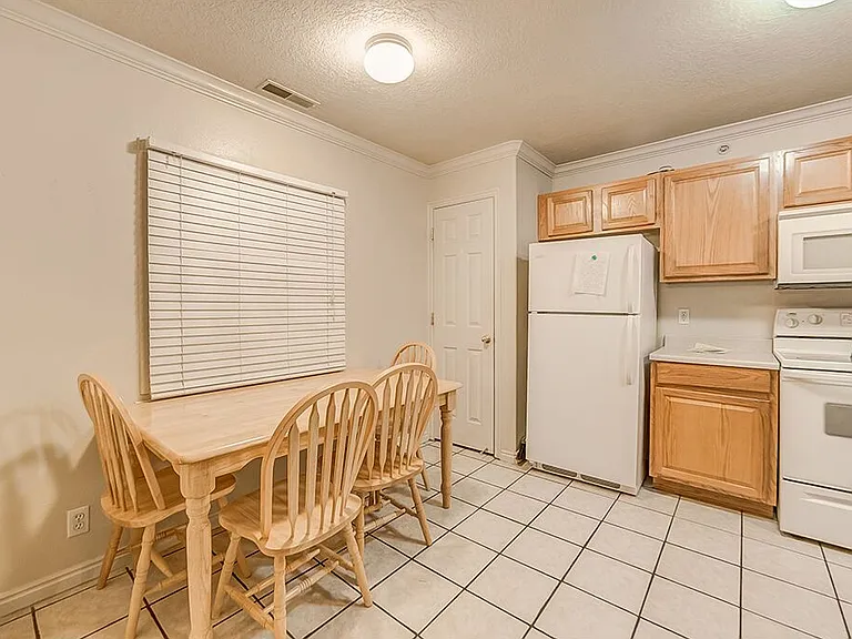 595 N University Ave #222 — Photo 1