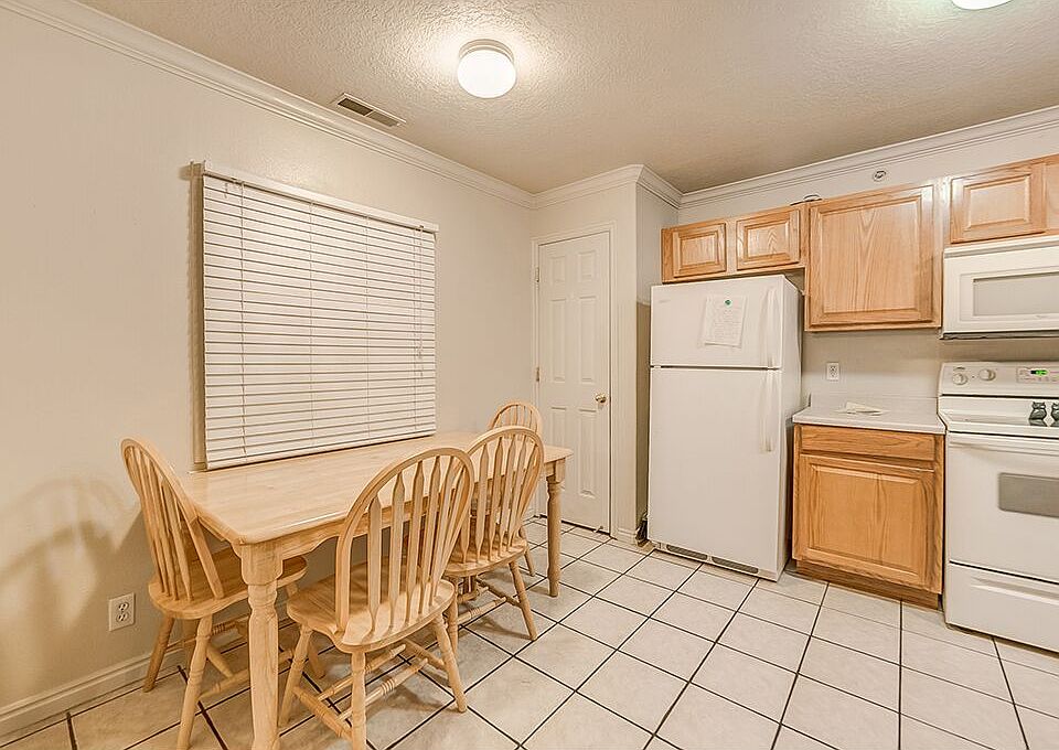 1st image of 595 N University Ave APT 222