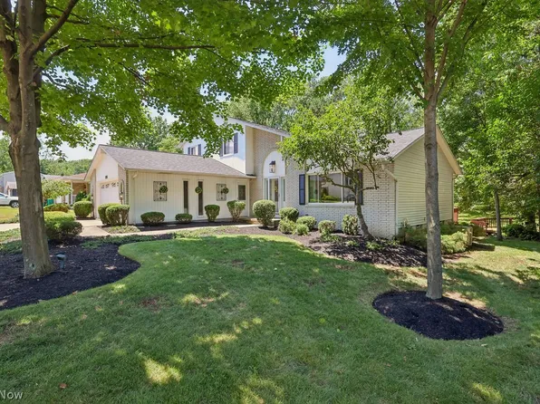 5850 N Crossview Rd, Seven Hills, OH 44131