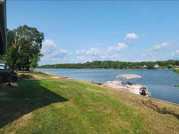 3rd image of 6151 N River Dr