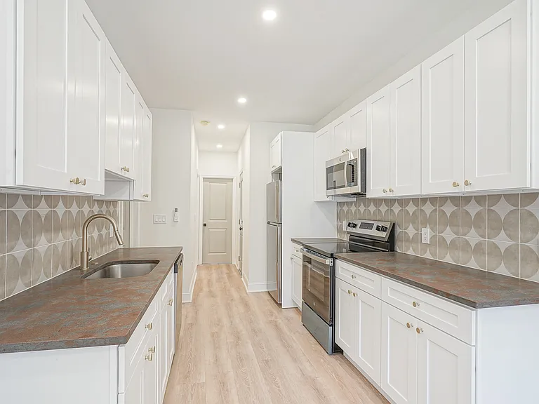 2028 Moore St #1 — Photo 4