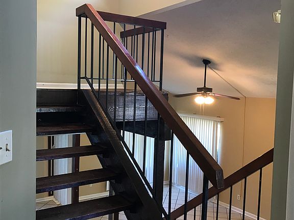 4th image of 6689 Knollwood Cir