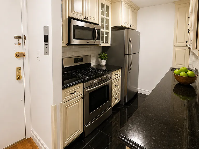 6011 Broadway #6V — Photo 5