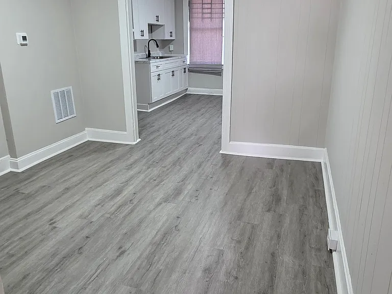 921 Appleton St — Photo 4
