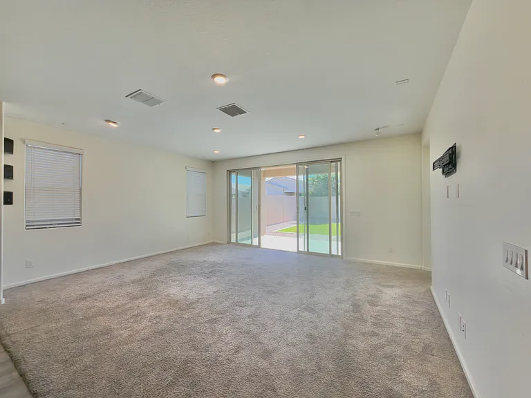 4523 N 92nd Ave — Photo 13