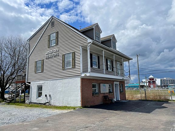 3rd image of 3200 Main St #A