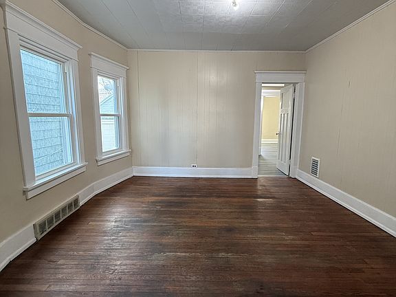 4th image of 233 Loring Ave