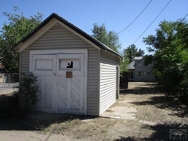 2nd image of 313 Van Buren St