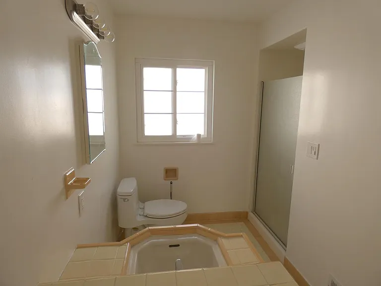 4236 Oakmore Rd — Photo 7