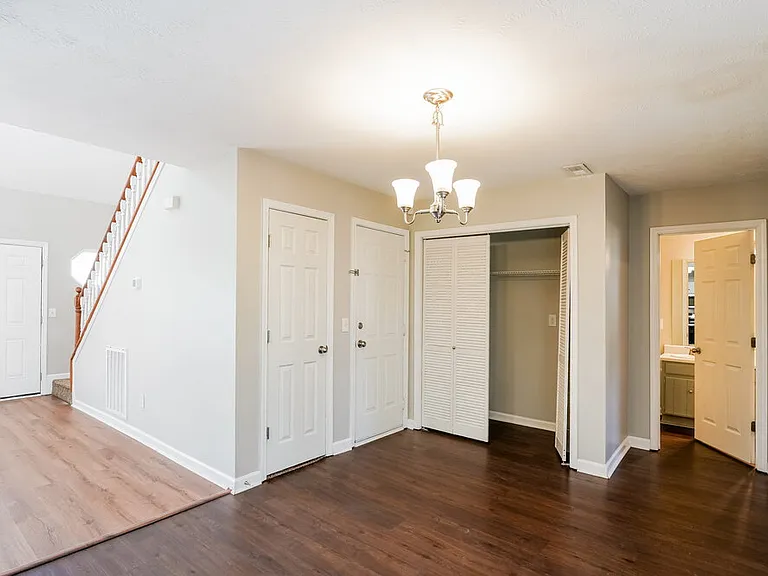 404 Barking Dr — Photo 6