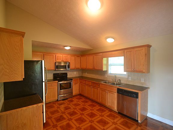 3rd image of 14 Carriage Ln