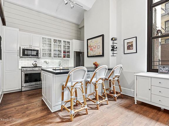4th image of 161 W 15th St APT 2A