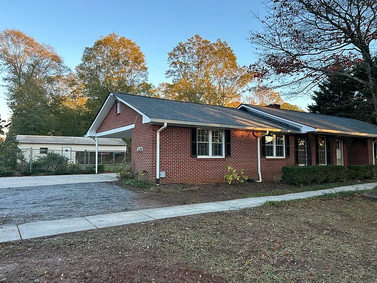 417 Dahlonega St — Photo 1