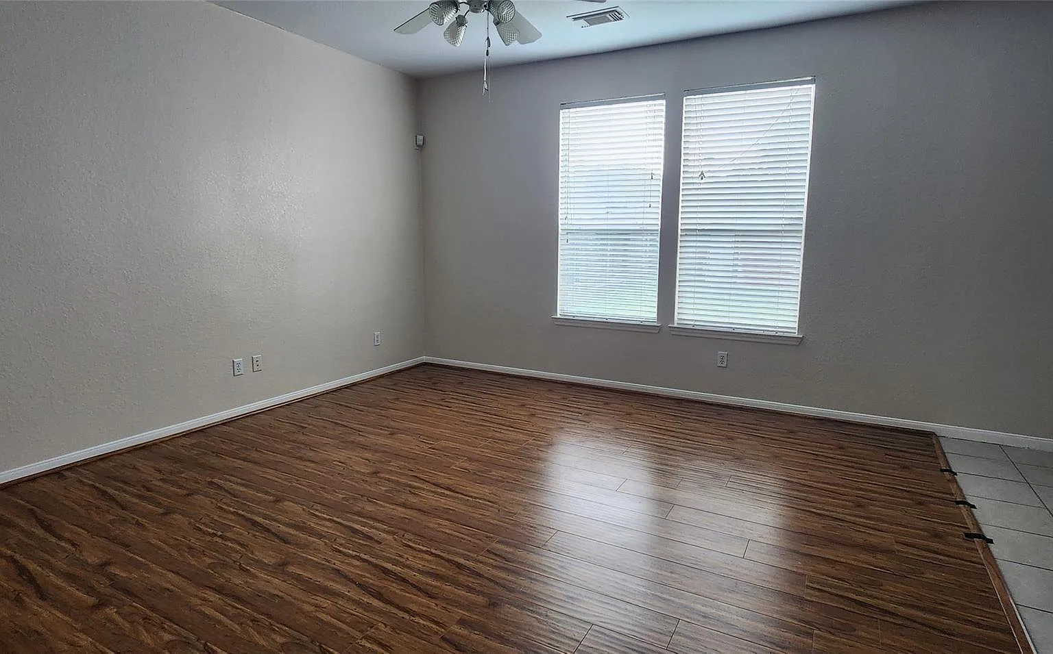 5 bed, 3.0 bath, 2355 sqft, $2,450 — Photo 4