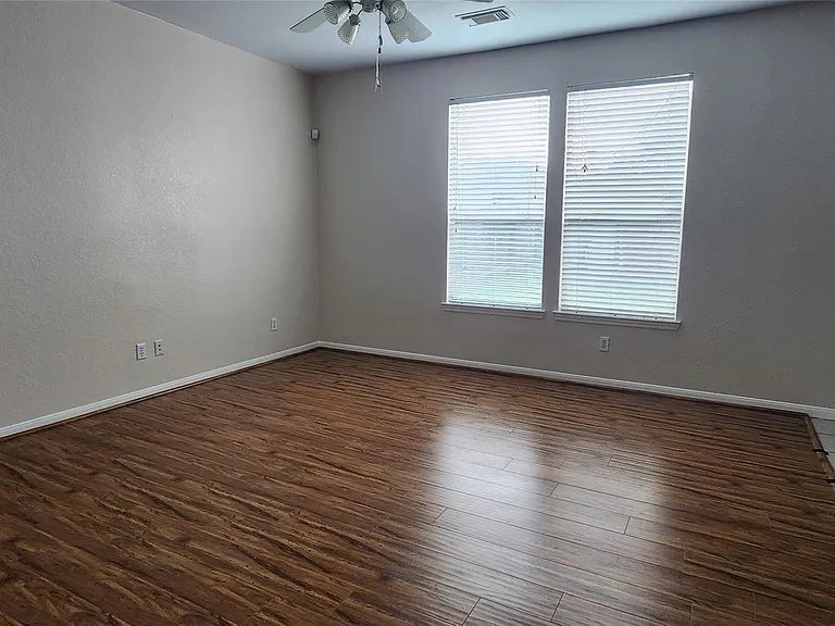 9710 Fieldbloom Ln — Photo 4