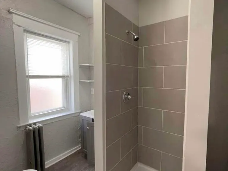 287 E Edsel Ford Fwy #1-8 — Photo 14