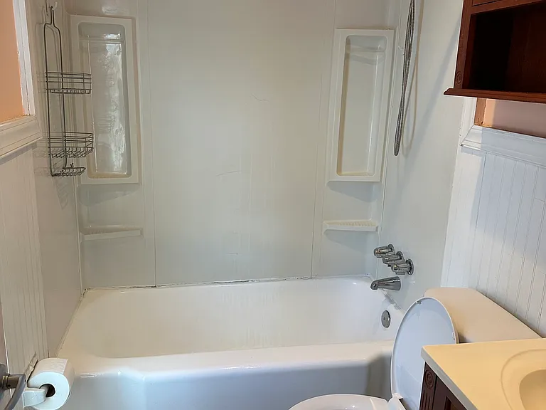 449 Sylvania Ave — Photo 10