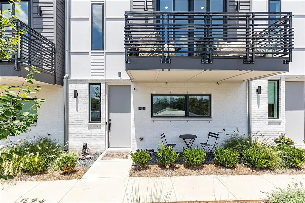 3 bed, 3.5 bath, 2486 sqft, $6,000 — Photo 2