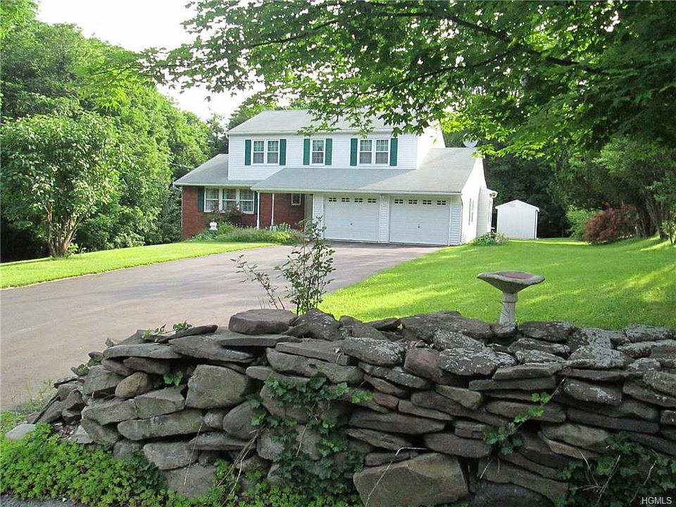1st image of 32 Hickory Dr