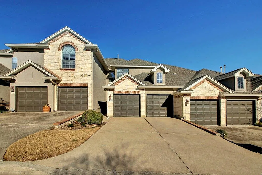 3 bed, 2.5 bath, 1864 sqft, $2,750 — Photo 2