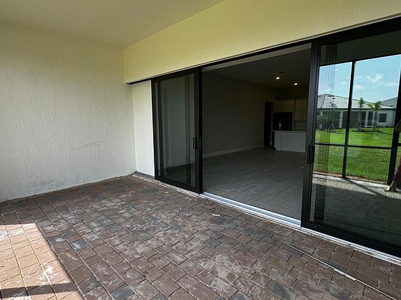 5th image of 853 SE Courances Drive