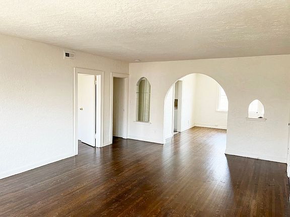 4th image of 4817-4821 Chicago St #14