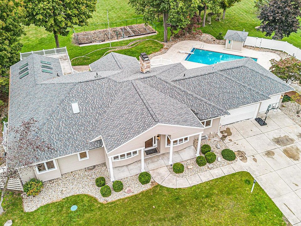 1st image of 51354 Stratford Dr