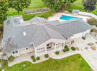 51354 Stratford Dr, Elkhart, IN 46514