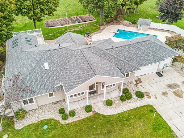 51354 Stratford Dr, Elkhart, IN 46514