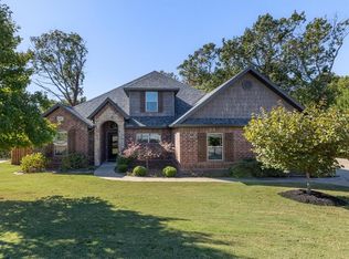 2001 NE Oak Trail Rd, Bentonville, AR 72712