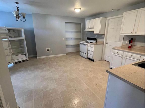 2nd image of 1331 Clover St #B