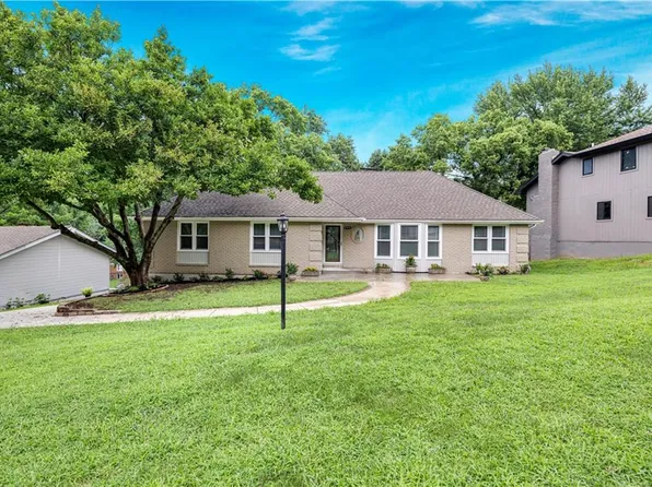 404 NW Briarcliff Rd, Kansas City, MO 64116